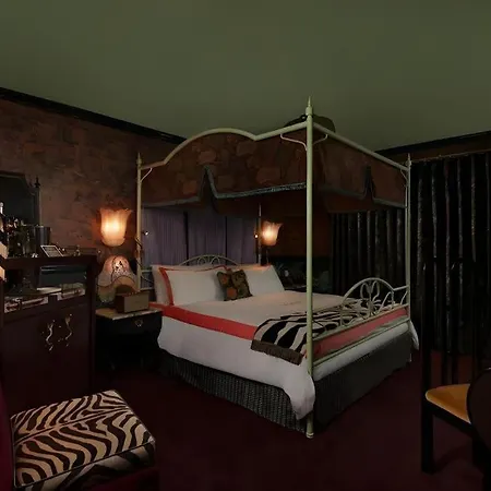 The Lafayette Hotel, Swim Club & Bungalows-3
